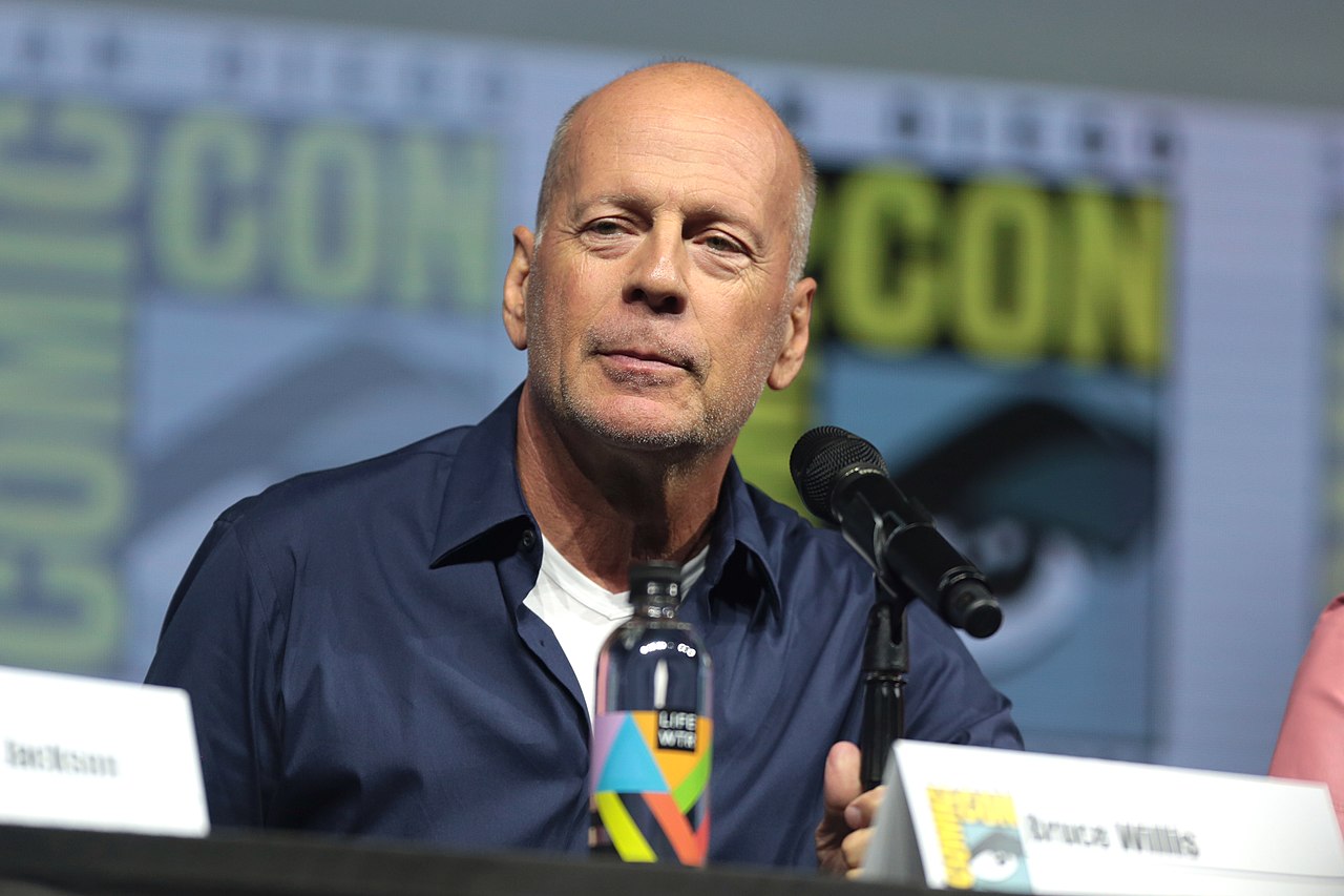 La famiglia di Bruce Willis rivela che la star di "Die Hard" soffre di demenza frontotemporale