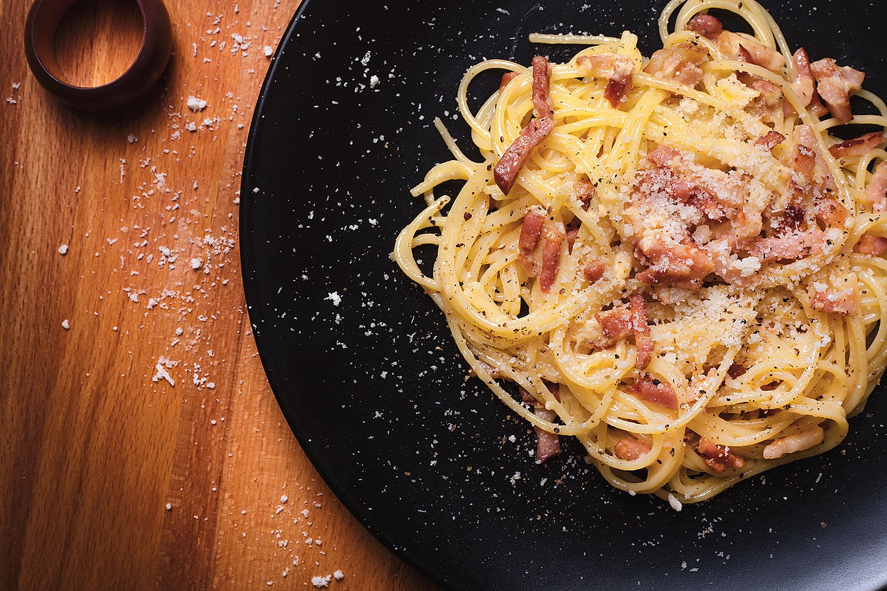 “La Carbonara e il Parmigiano sono Americani.” Le strane dichiarazioni del Professore di storia dell'alimentazione all'Università di Parma