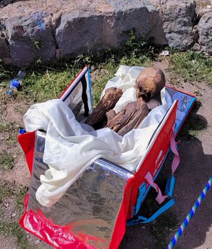 Trovata mummia di età compresa tra i 600 e gli 800 anni nello zaino termico di un rider