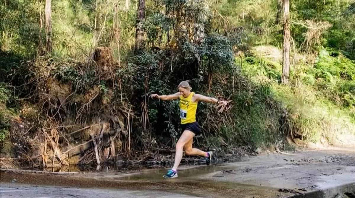 Scozia: arriva terza alla maratona ma viene squalificata perché ha utilizzato un’auto durante la gara