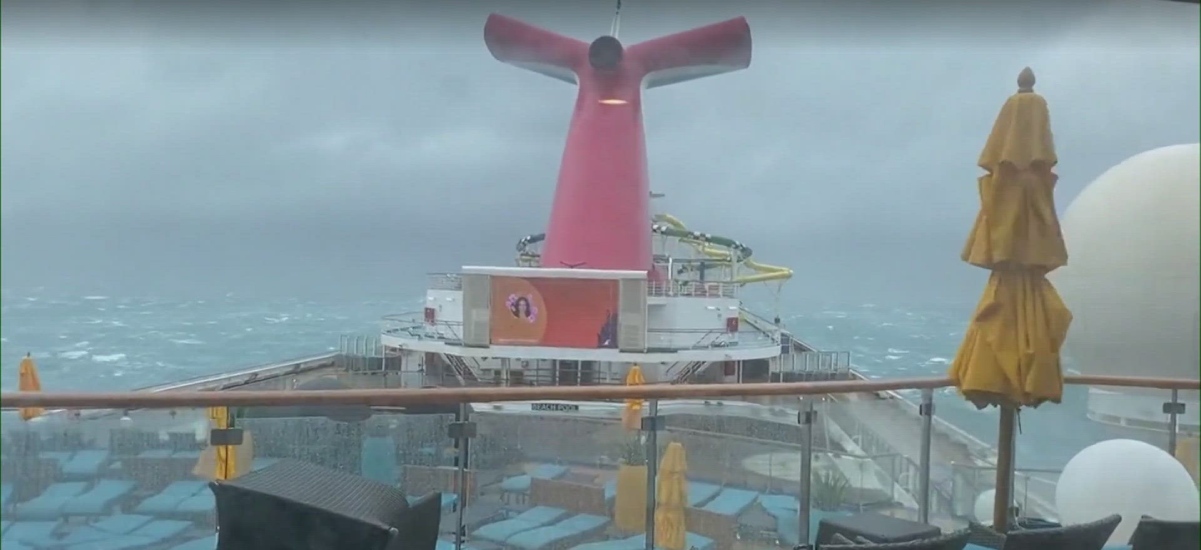 [Video] Scene di panico come sul Titanic: tempesta devasta nave da crociera