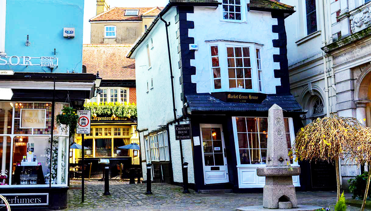 the crooked house La casa storta Windsor