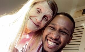 Stati Uniti: Lui 25 anni, Lei 62 anni decidono di avere un figlio ma vengono truffati dalla madre surrogata Stati Uniti: Lui 25 anni, Lei 62 anni decidono di avere un figlio ma vengono truffati dalla madre surrogata