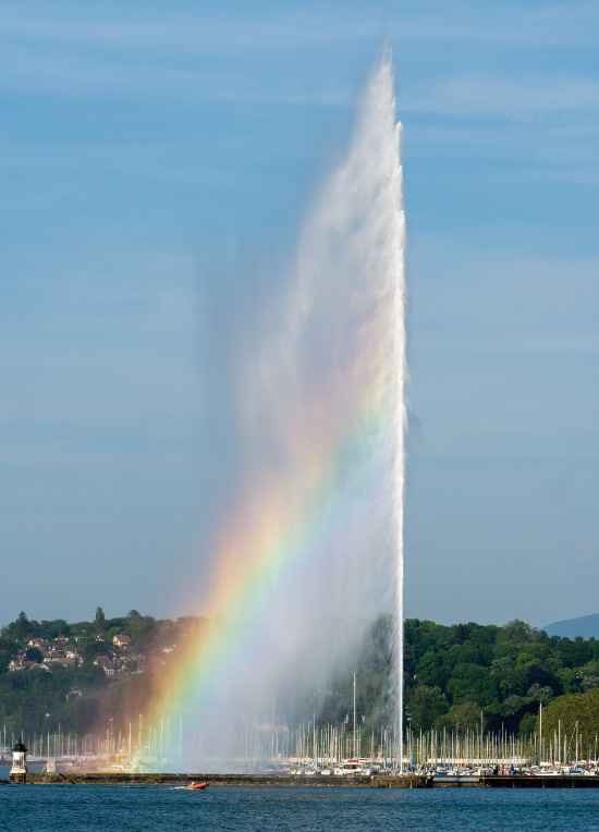 Jet d'eau Ginevra ragazzo finisce in ospedale