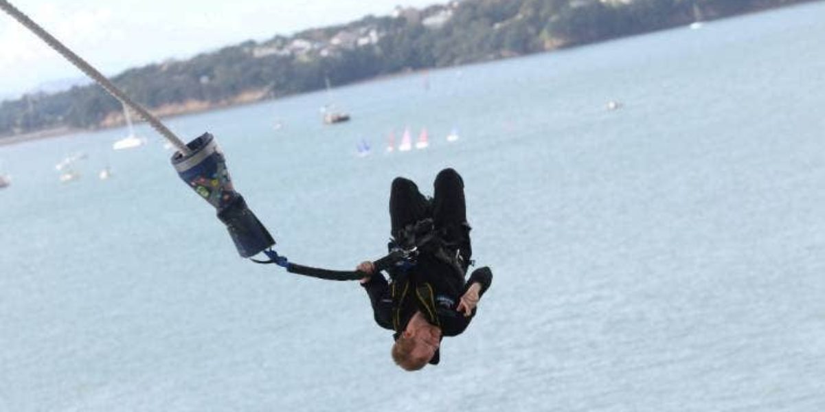 Nuova Zelanda: uomo fa bungee jumping 941 volte in un solo giorno. È record.