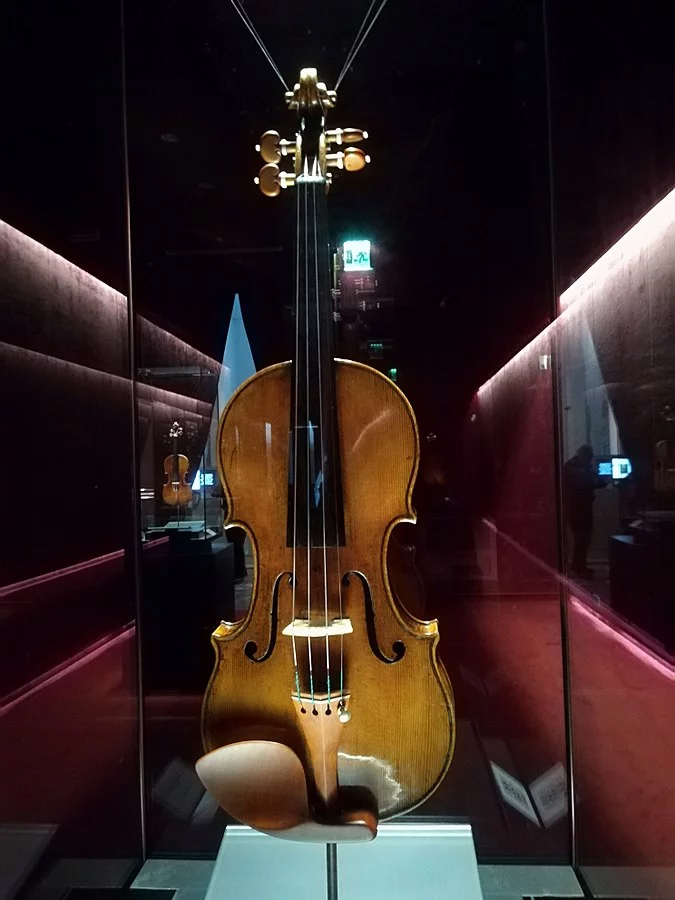 Museo del Violino Cremona Clisbee