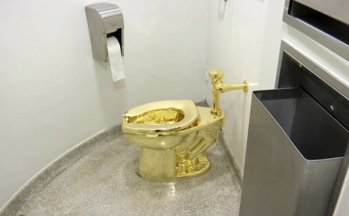 4 uomini accusati di aver rubato una toilette d'oro dalla villa di campagna di Churchill