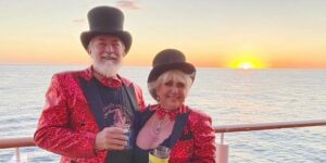 La storia della coppia che ha venduto tutto per vivere a bordo di una nave da crociera