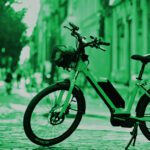 Bicicletta Elettrica: scopri come l'utilizzo delle Ebike contribuisce a ridurre la domanda di petrolio per 1 milione di barili al giorno.