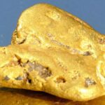 Un uomo trova la più grande pepita d'oro d'Inghilterra grazie ad un metal detector difettoso