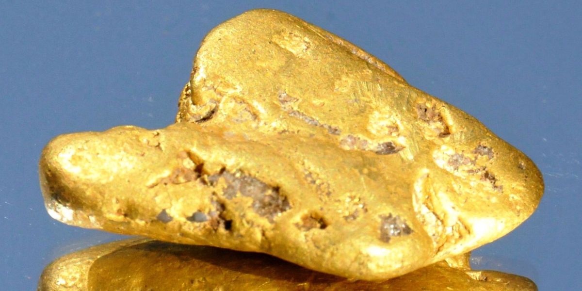 Un uomo trova la più grande pepita d'oro d'Inghilterra grazie ad un metal detector difettoso