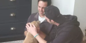 Cane scomparso in Australia si riunisce con i proprietari nel Regno Unito dopo 17 giorni Cane scomparso in Australia si riunisce con i proprietari nel Regno Unito dopo 17 giorni
