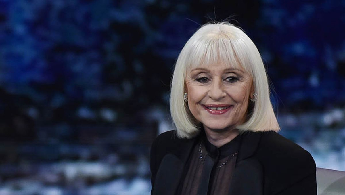 Raffaella Carrà: la biografia di una icona. Una vita dedicata allo spettacolo che l'ha consacrata come un idolo in Italia, Spagna e Sudamerica