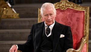 Re Carlo organizza il suo funerale Re-Carlo-III