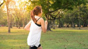 L'orario migliore per fare sport qual è? L'orario migliore per fare sport qual è? Di mattina per perdere peso, pomeriggio per esercizi di forza e di sera per sport a bassa intensità.