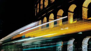 La prima metropolitana italiana è a Roma e fu inaugurata il 9 febbraio 1955. Era il tratto tra la stazione Termini ed Eur Fermi.