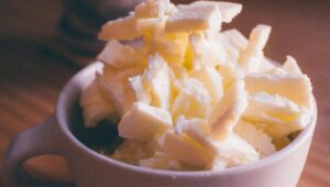 Il burro il prezzo è aumentato di quasi il 50%. In tre anni c'è stata una vera e propria impennata che è dovuta a diversi fattori.