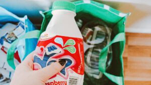 Plastica quanto si ricicla in Italia? Grazie alla raccolta differenziata se ne recupera il 56% ma se ne riusa solo il 27%