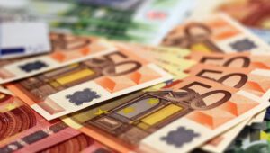 Contanti meglio averne in tasca o no? Più che le guerre o l'aviaria i rischi arrivano con i pagamenti elettronici!