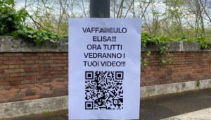 “Se guardi, sei complice.” La campagna dello IED scuote Roma e chiama tutti a riflettere sul revenge porn. Tu da che parte stai?