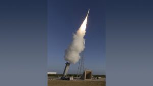 Naval hypersonic missiles: the US Navy successfully tests the cold gas launch of the CPS, ushering in a new era of strategic deterrence.