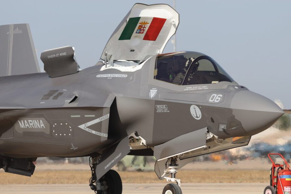 F-35 italiani protagonisti a Istrana: addestramento congiunto e tensioni politiche tra Italia e Svizzera sul futuro della difesa.