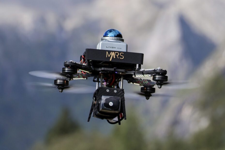 Tecnologia droni autonomi: SUPER, il microvelivolo dell’HKU, vola come un uccello ed evita ostacoli millimetrici anche di notte.