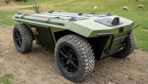 Drone terrestre autonomo HORNET: tecnologia ceca per la logistica militare, in grado di operare senza GPS e affrontare la guerra elettronica.