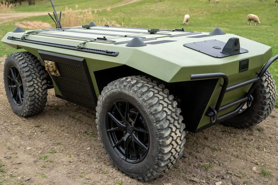 Drone terrestre autonomo HORNET: tecnologia ceca per la logistica militare, in grado di operare senza GPS e affrontare la guerra elettronica.