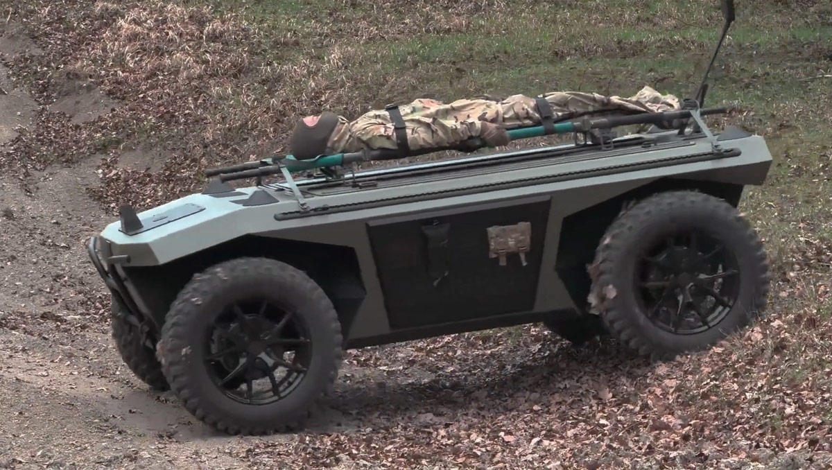 Drone terrestre autonomo HORNET: tecnologia ceca per la logistica militare, in grado di operare senza GPS e affrontare la guerra elettronica.