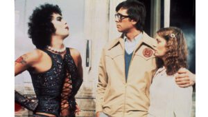The Rocky Horror Picture Show celebra 50 anni con una versione restaurata e due documentari: un cult che ha cambiato cinema e cultura.
