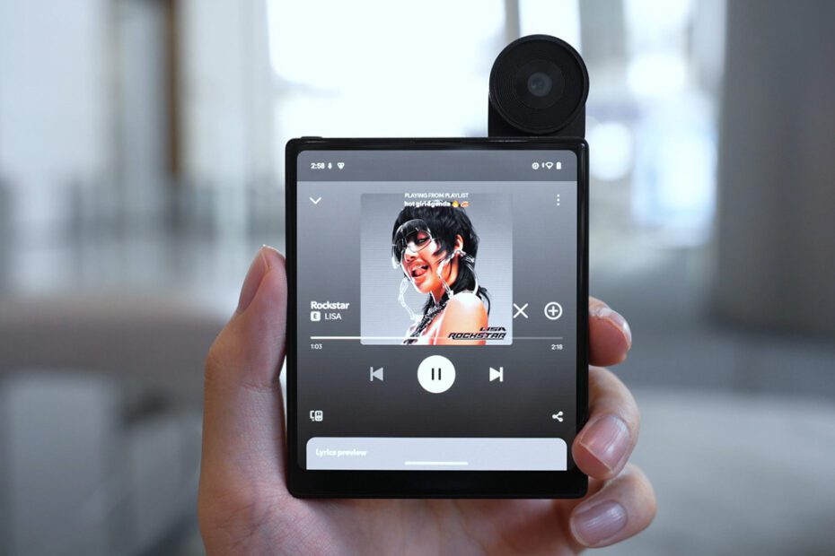 MindOne iKKO è lo smartphone tascabile con fotocamera rotante e internet gratis Un progetto Kickstarter che divide e incuriosisce.